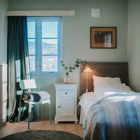 Helgaker Gard Hotell *