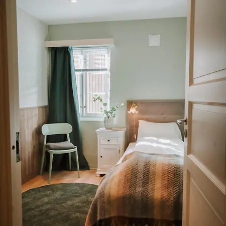 Helgaker Gard Hotell *