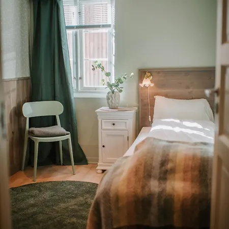 Helgaker Gard * Gran