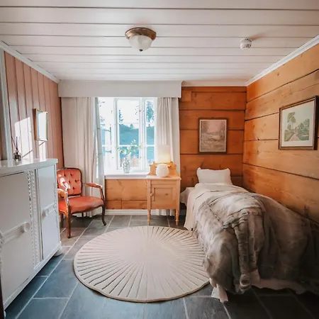 Hotell Helgaker Gard *