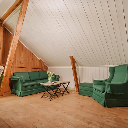 Helgaker Gard * Gran