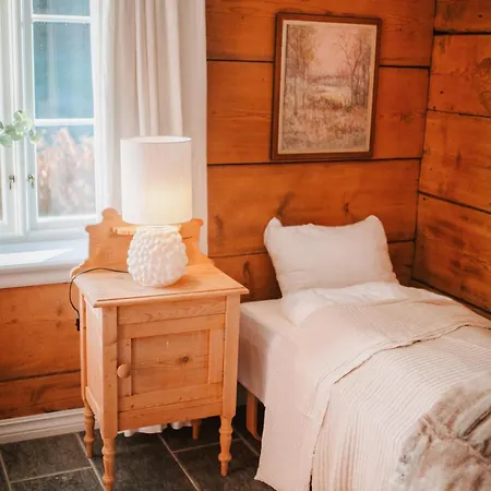 Helgaker Gard Hotell *